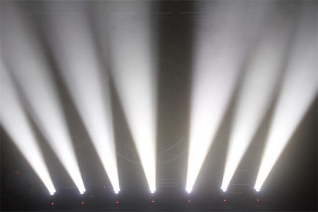 3顆15W調焦PAR燈 4